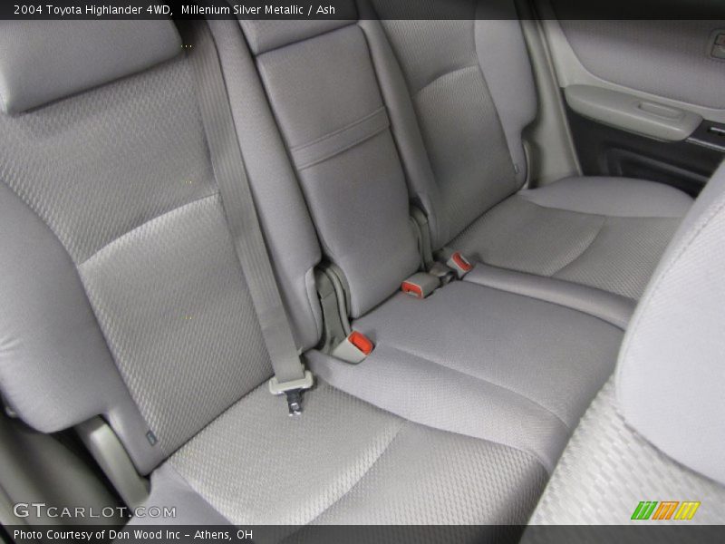 Millenium Silver Metallic / Ash 2004 Toyota Highlander 4WD