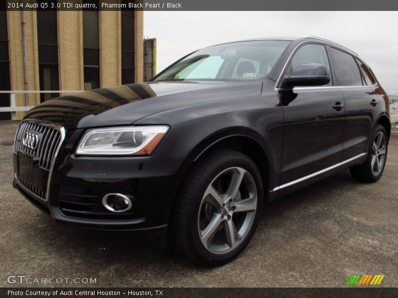 Front 3/4 View of 2014 Q5 3.0 TDI quattro
