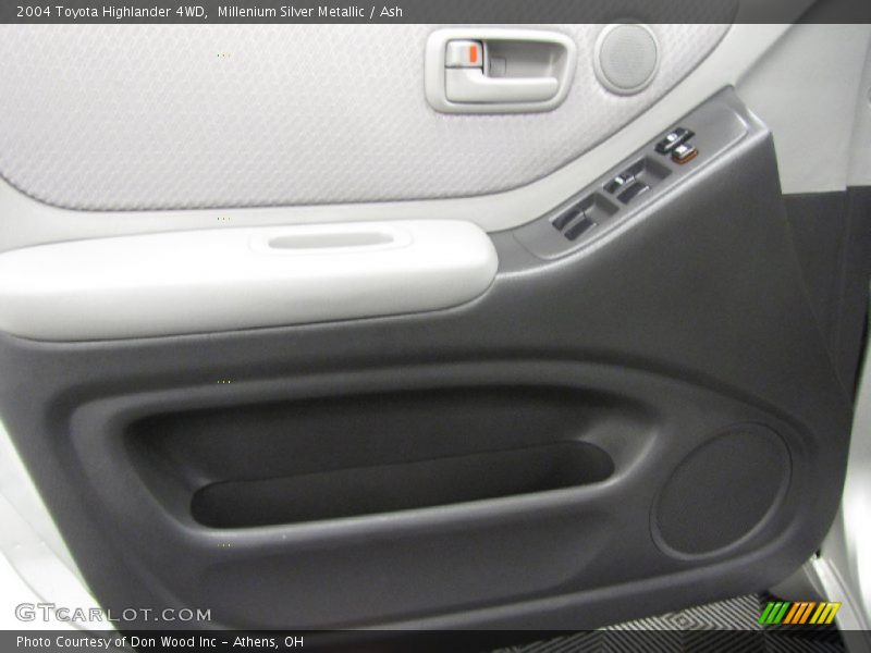 Millenium Silver Metallic / Ash 2004 Toyota Highlander 4WD
