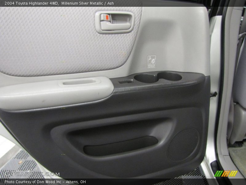 Millenium Silver Metallic / Ash 2004 Toyota Highlander 4WD