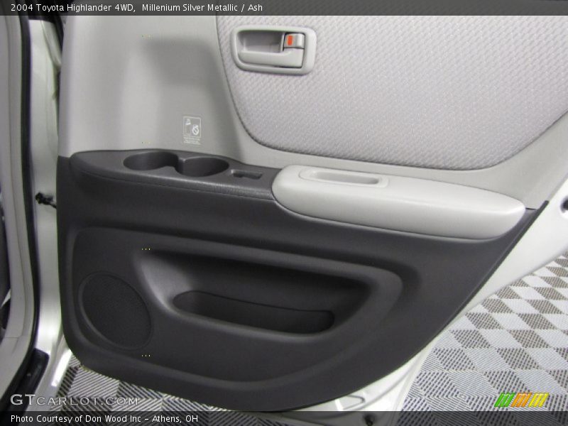 Millenium Silver Metallic / Ash 2004 Toyota Highlander 4WD