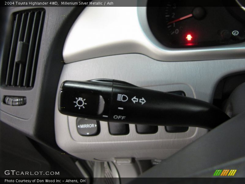 Millenium Silver Metallic / Ash 2004 Toyota Highlander 4WD