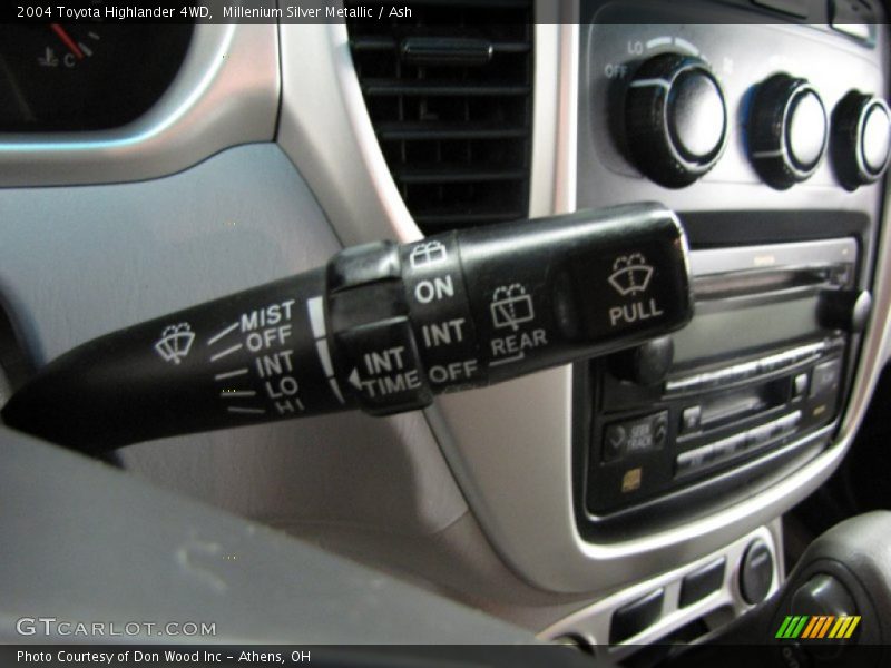 Millenium Silver Metallic / Ash 2004 Toyota Highlander 4WD
