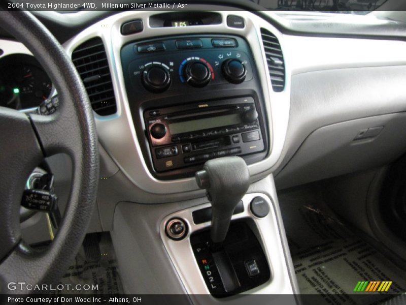 Millenium Silver Metallic / Ash 2004 Toyota Highlander 4WD