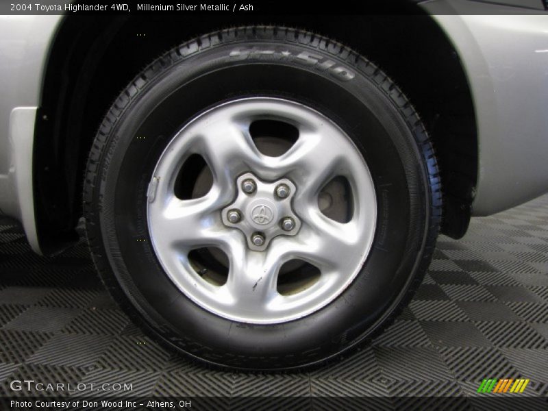 Millenium Silver Metallic / Ash 2004 Toyota Highlander 4WD