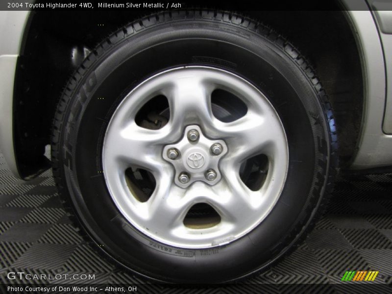 Millenium Silver Metallic / Ash 2004 Toyota Highlander 4WD