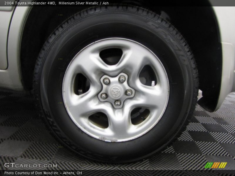 Millenium Silver Metallic / Ash 2004 Toyota Highlander 4WD