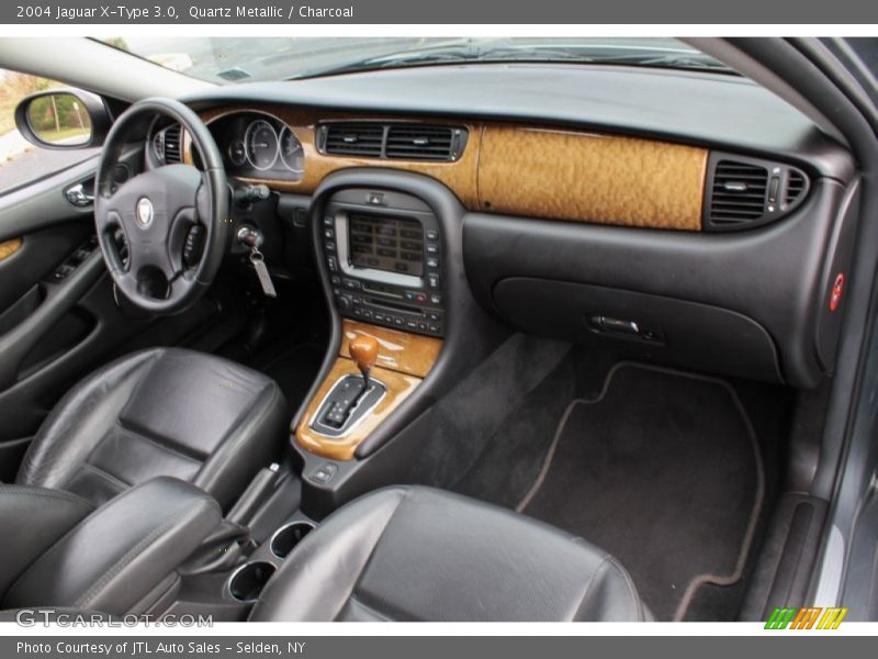 Dashboard of 2004 X-Type 3.0
