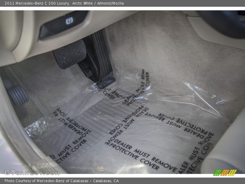 Arctic White / Almond/Mocha 2011 Mercedes-Benz C 300 Luxury