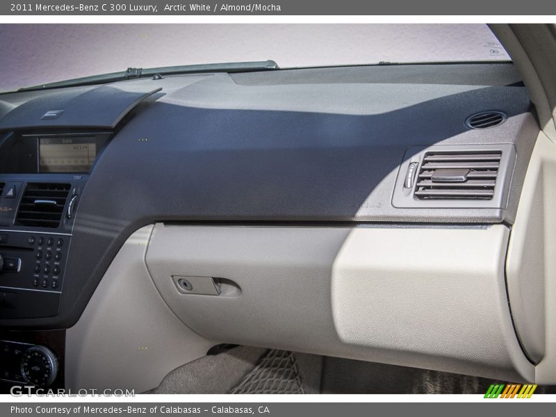 Arctic White / Almond/Mocha 2011 Mercedes-Benz C 300 Luxury