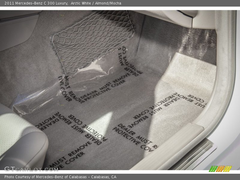 Arctic White / Almond/Mocha 2011 Mercedes-Benz C 300 Luxury