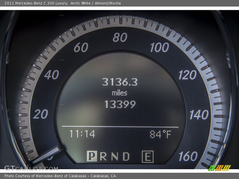 Arctic White / Almond/Mocha 2011 Mercedes-Benz C 300 Luxury