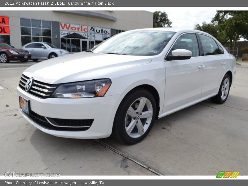 Candy White / Titan Black 2013 Volkswagen Passat 2.5L SE