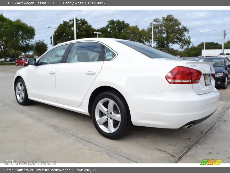 Candy White / Titan Black 2013 Volkswagen Passat 2.5L SE