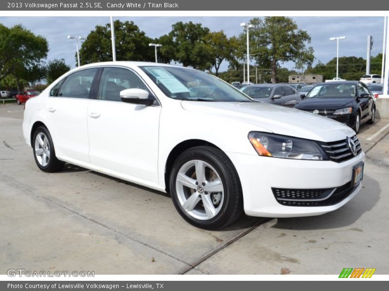 Candy White / Titan Black 2013 Volkswagen Passat 2.5L SE