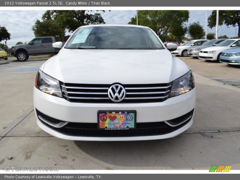 Candy White / Titan Black 2013 Volkswagen Passat 2.5L SE