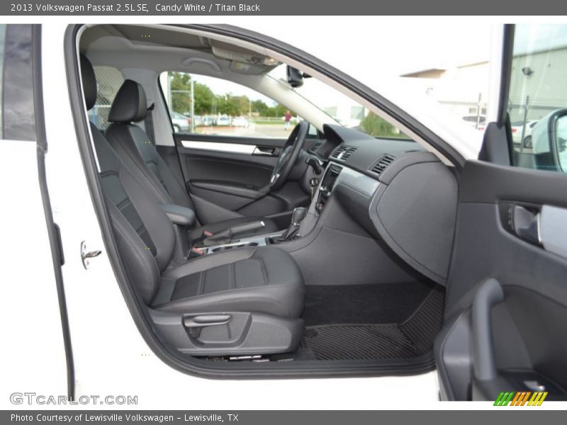 Candy White / Titan Black 2013 Volkswagen Passat 2.5L SE