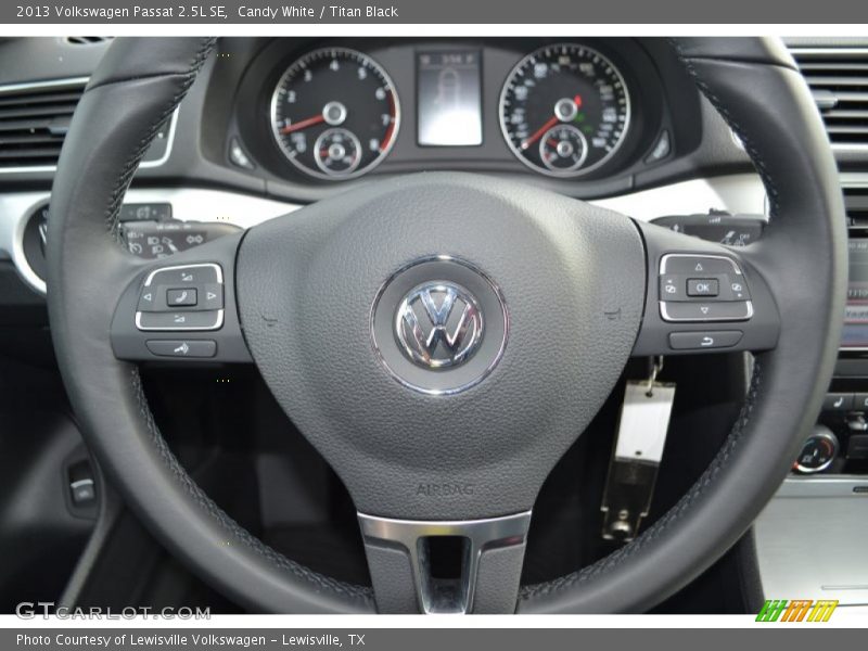 Candy White / Titan Black 2013 Volkswagen Passat 2.5L SE