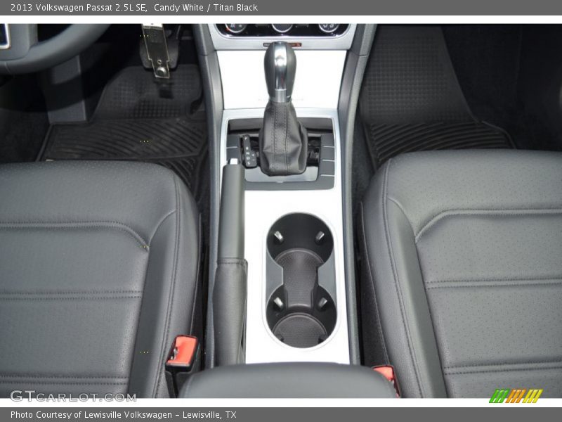 Candy White / Titan Black 2013 Volkswagen Passat 2.5L SE