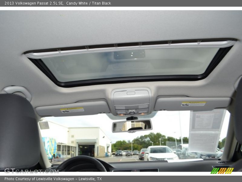 Candy White / Titan Black 2013 Volkswagen Passat 2.5L SE