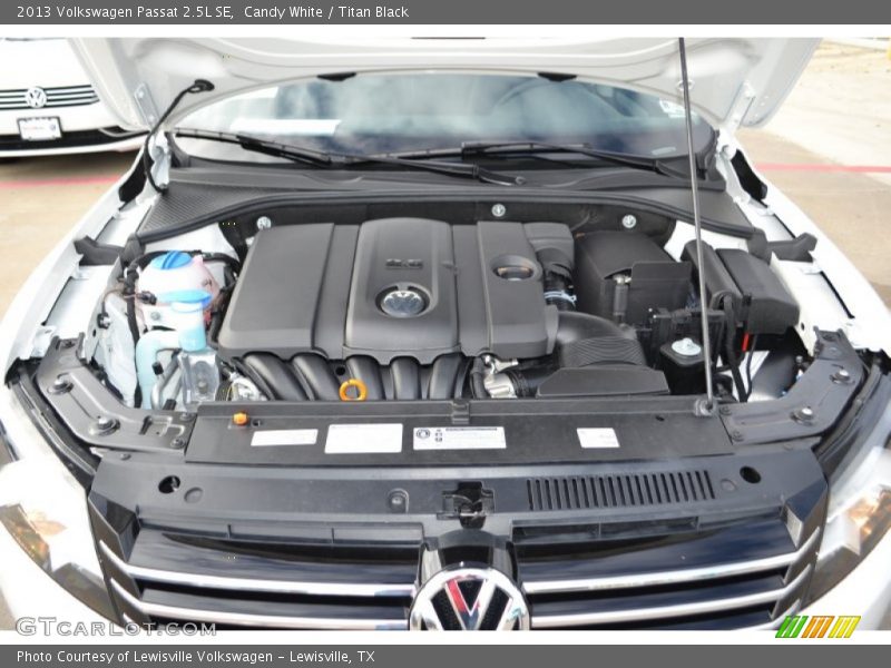 Candy White / Titan Black 2013 Volkswagen Passat 2.5L SE