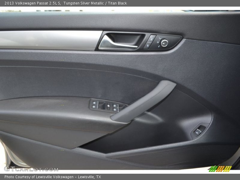 Tungsten Silver Metallic / Titan Black 2013 Volkswagen Passat 2.5L S
