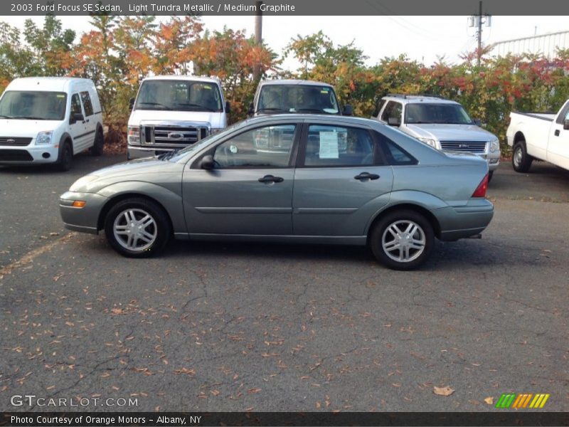 Light Tundra Metallic / Medium Graphite 2003 Ford Focus SE Sedan