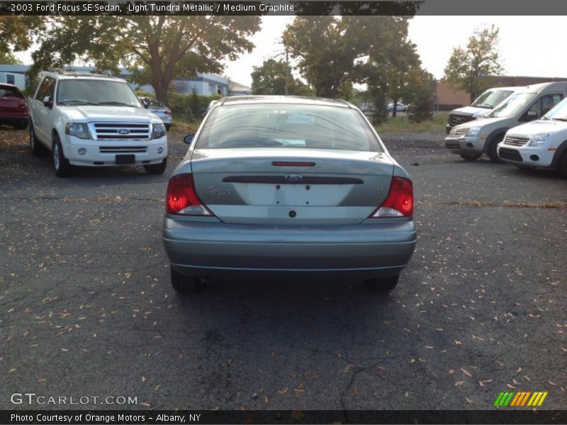 Light Tundra Metallic / Medium Graphite 2003 Ford Focus SE Sedan