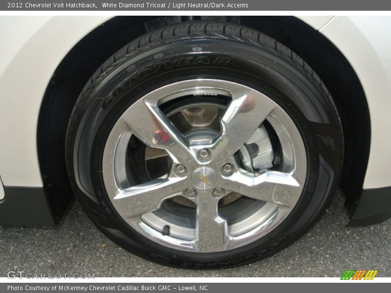 White Diamond Tricoat / Light Neutral/Dark Accents 2012 Chevrolet Volt Hatchback