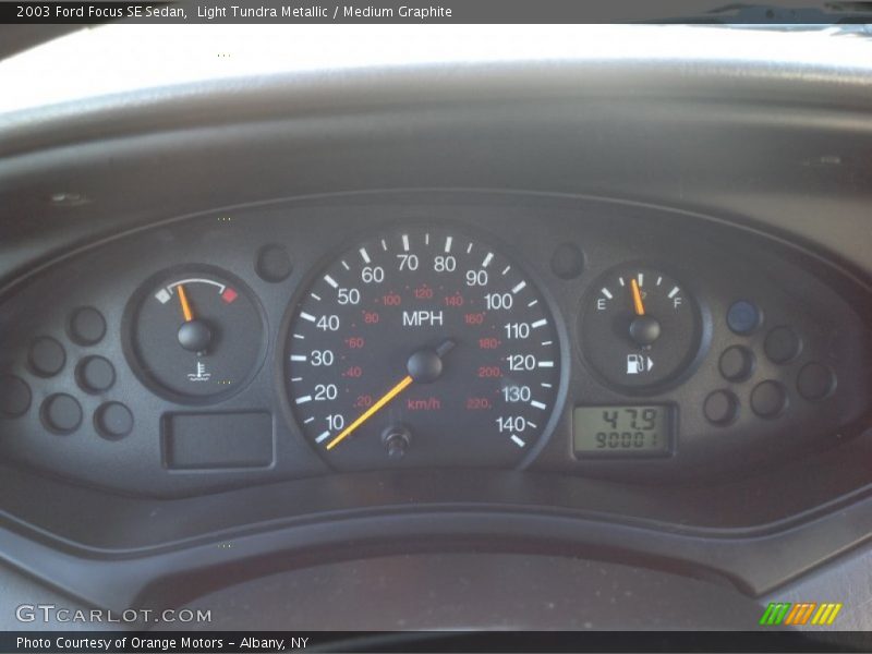 Light Tundra Metallic / Medium Graphite 2003 Ford Focus SE Sedan