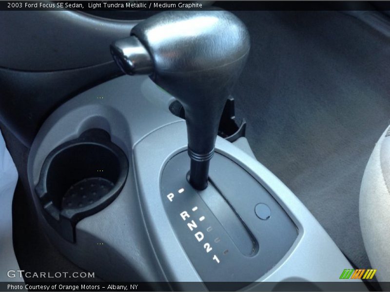 Light Tundra Metallic / Medium Graphite 2003 Ford Focus SE Sedan