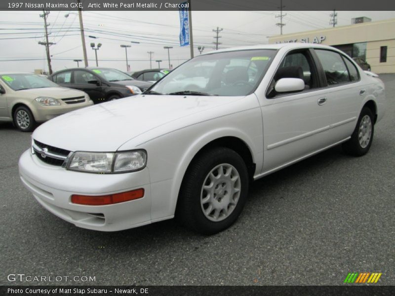 Artic White Pearl Metallic / Charcoal 1997 Nissan Maxima GXE