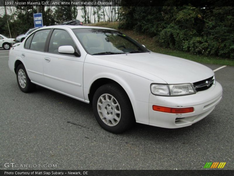 Artic White Pearl Metallic / Charcoal 1997 Nissan Maxima GXE