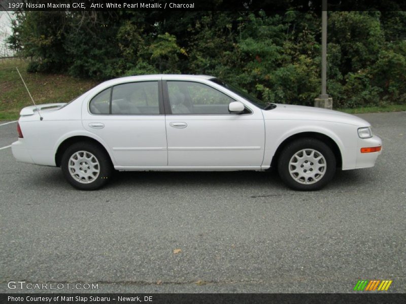 Artic White Pearl Metallic / Charcoal 1997 Nissan Maxima GXE