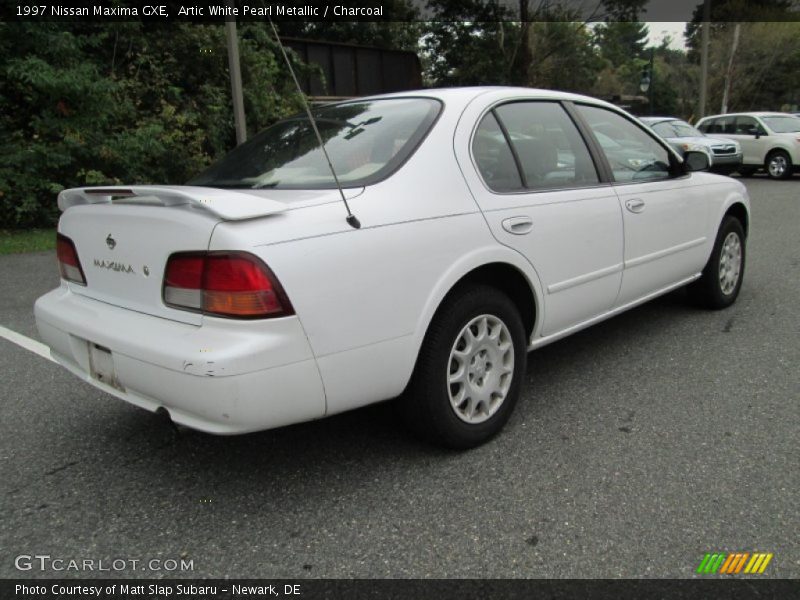 Artic White Pearl Metallic / Charcoal 1997 Nissan Maxima GXE