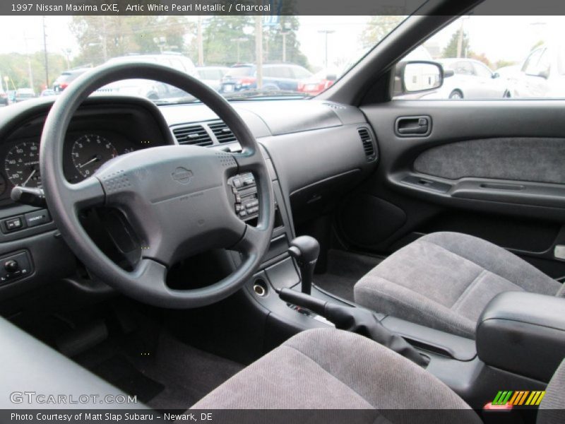 Artic White Pearl Metallic / Charcoal 1997 Nissan Maxima GXE