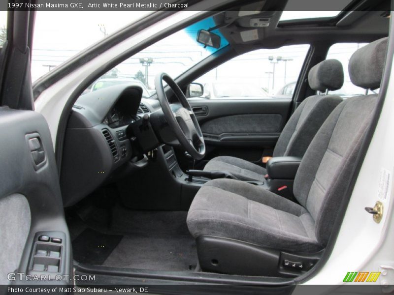 Artic White Pearl Metallic / Charcoal 1997 Nissan Maxima GXE