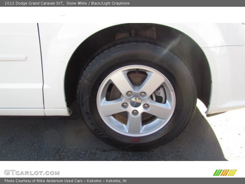 Stone White / Black/Light Graystone 2013 Dodge Grand Caravan SXT
