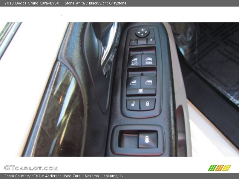 Stone White / Black/Light Graystone 2013 Dodge Grand Caravan SXT