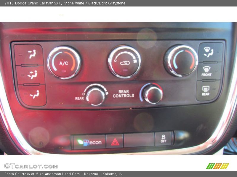 Stone White / Black/Light Graystone 2013 Dodge Grand Caravan SXT