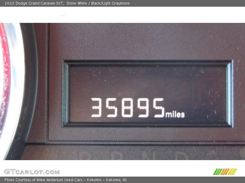 Stone White / Black/Light Graystone 2013 Dodge Grand Caravan SXT