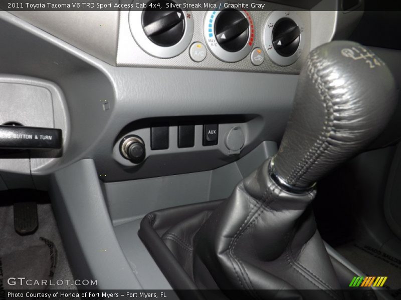 Silver Streak Mica / Graphite Gray 2011 Toyota Tacoma V6 TRD Sport Access Cab 4x4