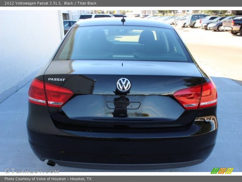 Black / Titan Black 2012 Volkswagen Passat 2.5L S