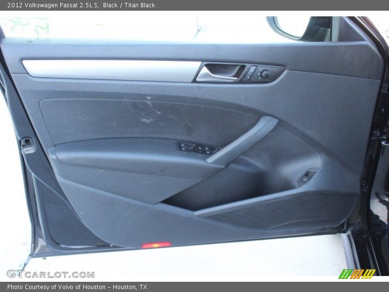 Black / Titan Black 2012 Volkswagen Passat 2.5L S