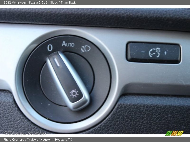 Black / Titan Black 2012 Volkswagen Passat 2.5L S