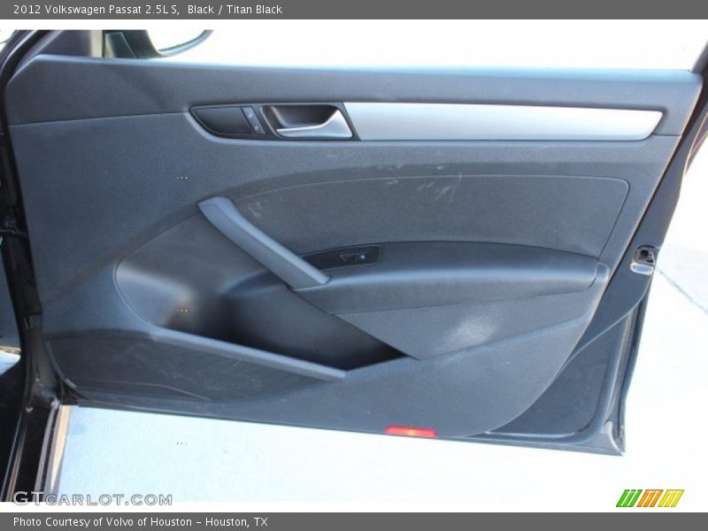 Black / Titan Black 2012 Volkswagen Passat 2.5L S