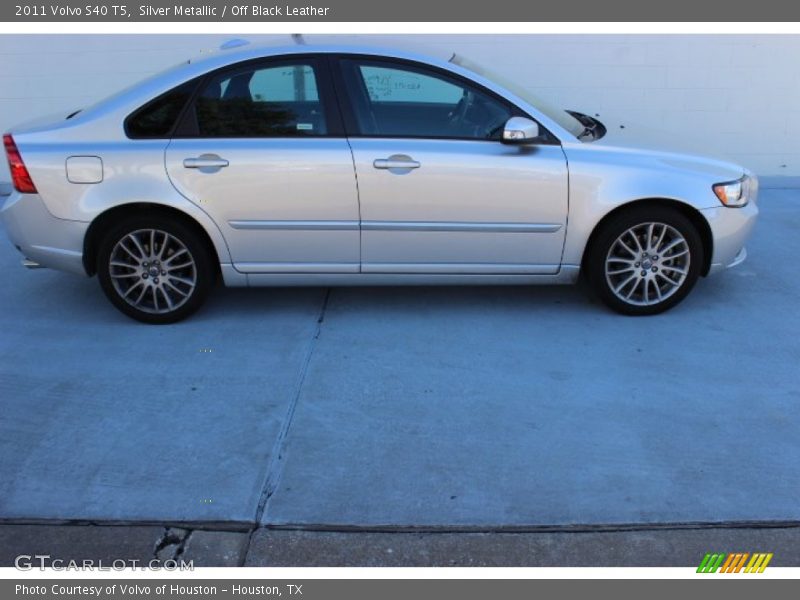 Silver Metallic / Off Black Leather 2011 Volvo S40 T5