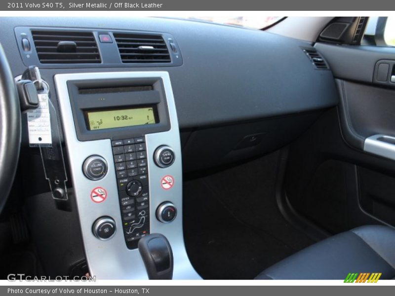 Silver Metallic / Off Black Leather 2011 Volvo S40 T5
