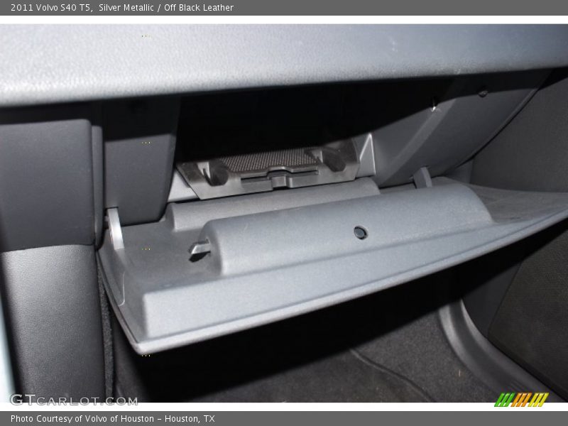 Silver Metallic / Off Black Leather 2011 Volvo S40 T5