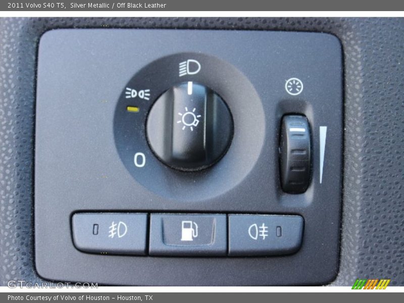 Silver Metallic / Off Black Leather 2011 Volvo S40 T5